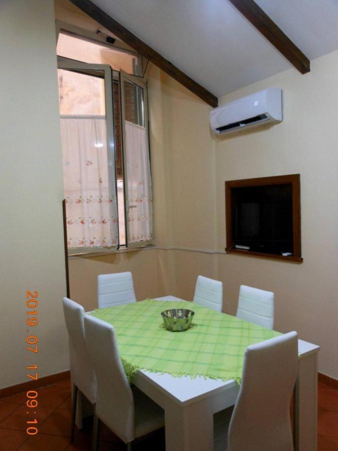 Home In Love: Vicoletto Dei Presepi Nápoles Exterior foto