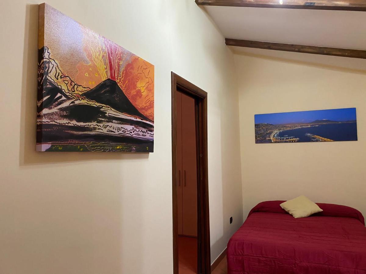 Home In Love: Vicoletto Dei Presepi Nápoles Exterior foto
