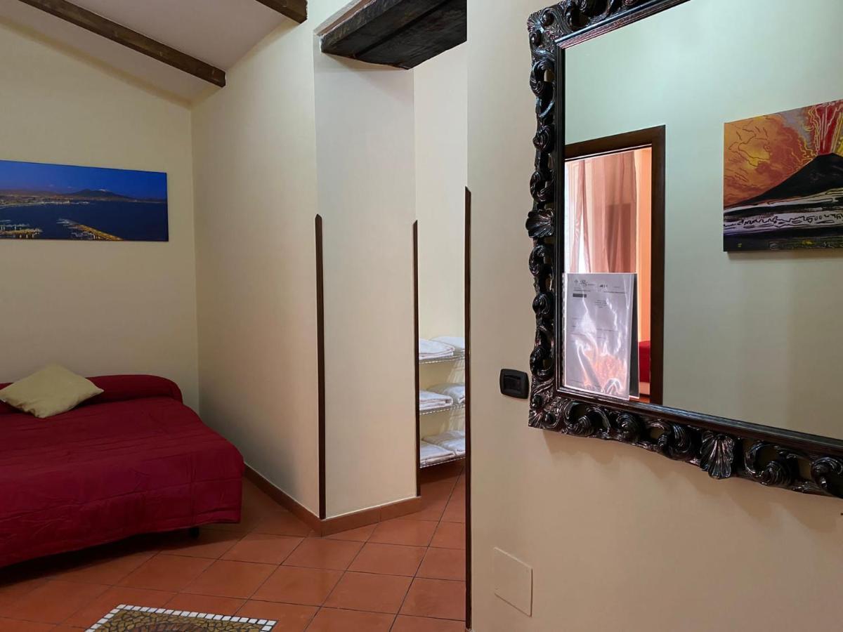 Home In Love: Vicoletto Dei Presepi Nápoles Exterior foto
