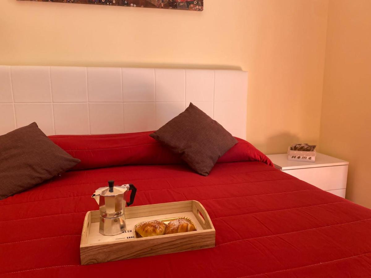 Home In Love: Vicoletto Dei Presepi Nápoles Exterior foto