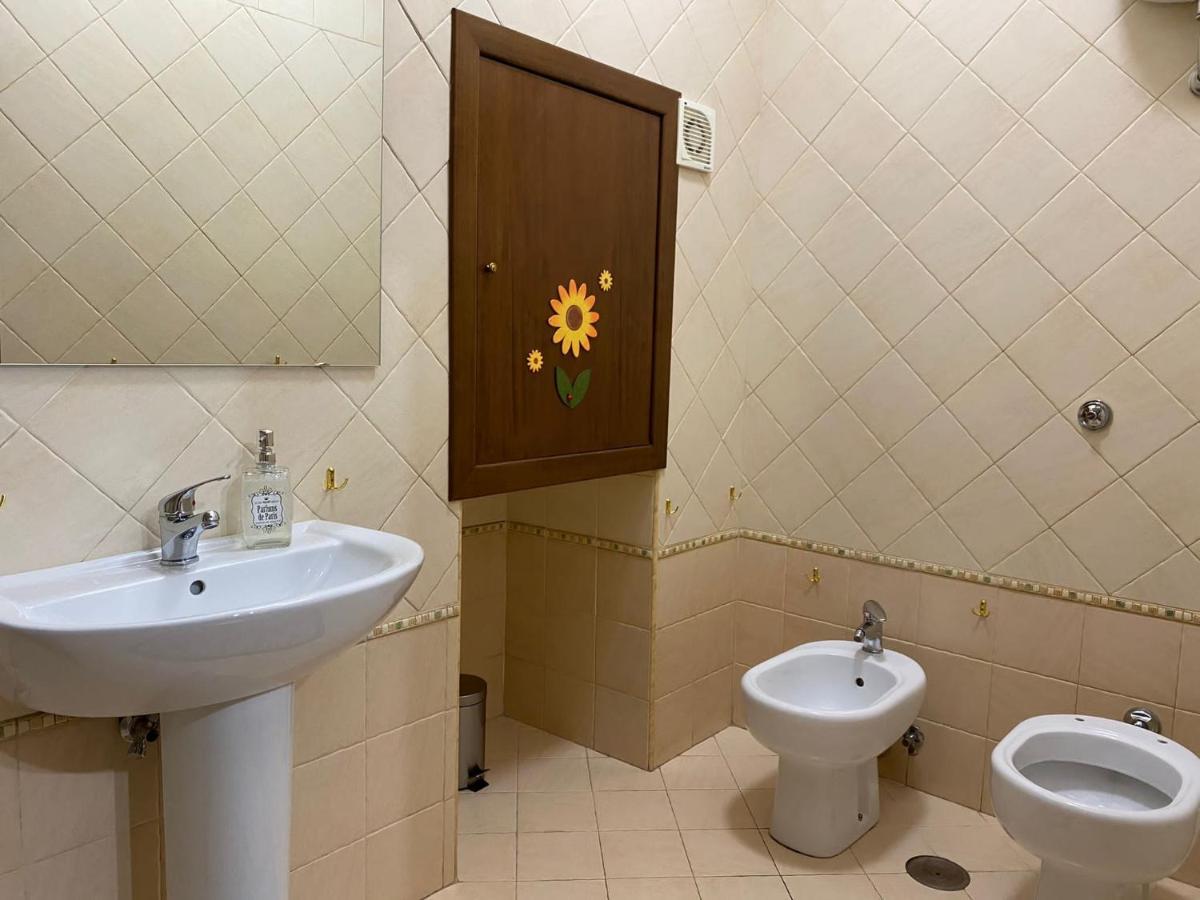 Home In Love: Vicoletto Dei Presepi Nápoles Exterior foto