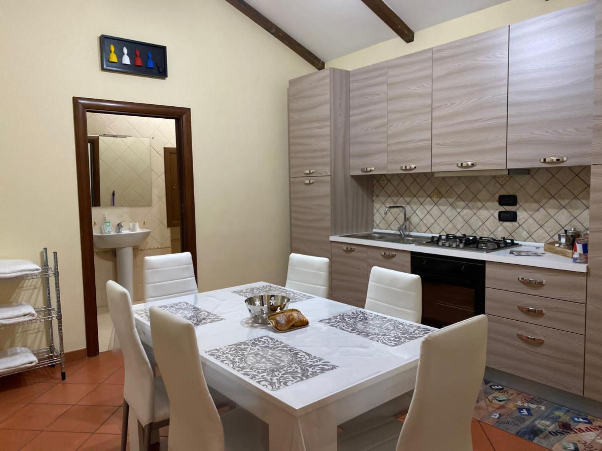 Home In Love: Vicoletto Dei Presepi Nápoles Exterior foto