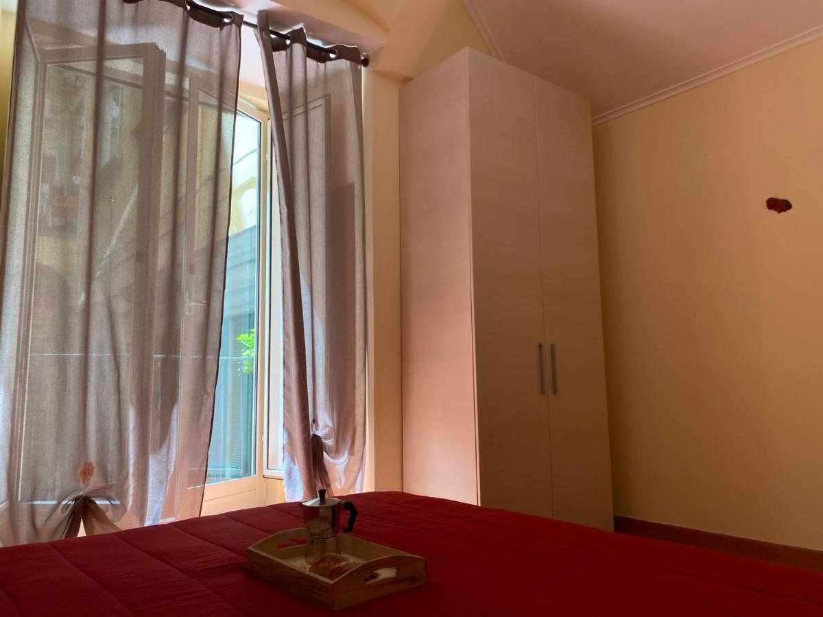 Home In Love: Vicoletto Dei Presepi Nápoles Exterior foto