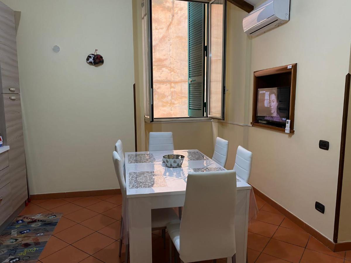 Home In Love: Vicoletto Dei Presepi Nápoles Exterior foto