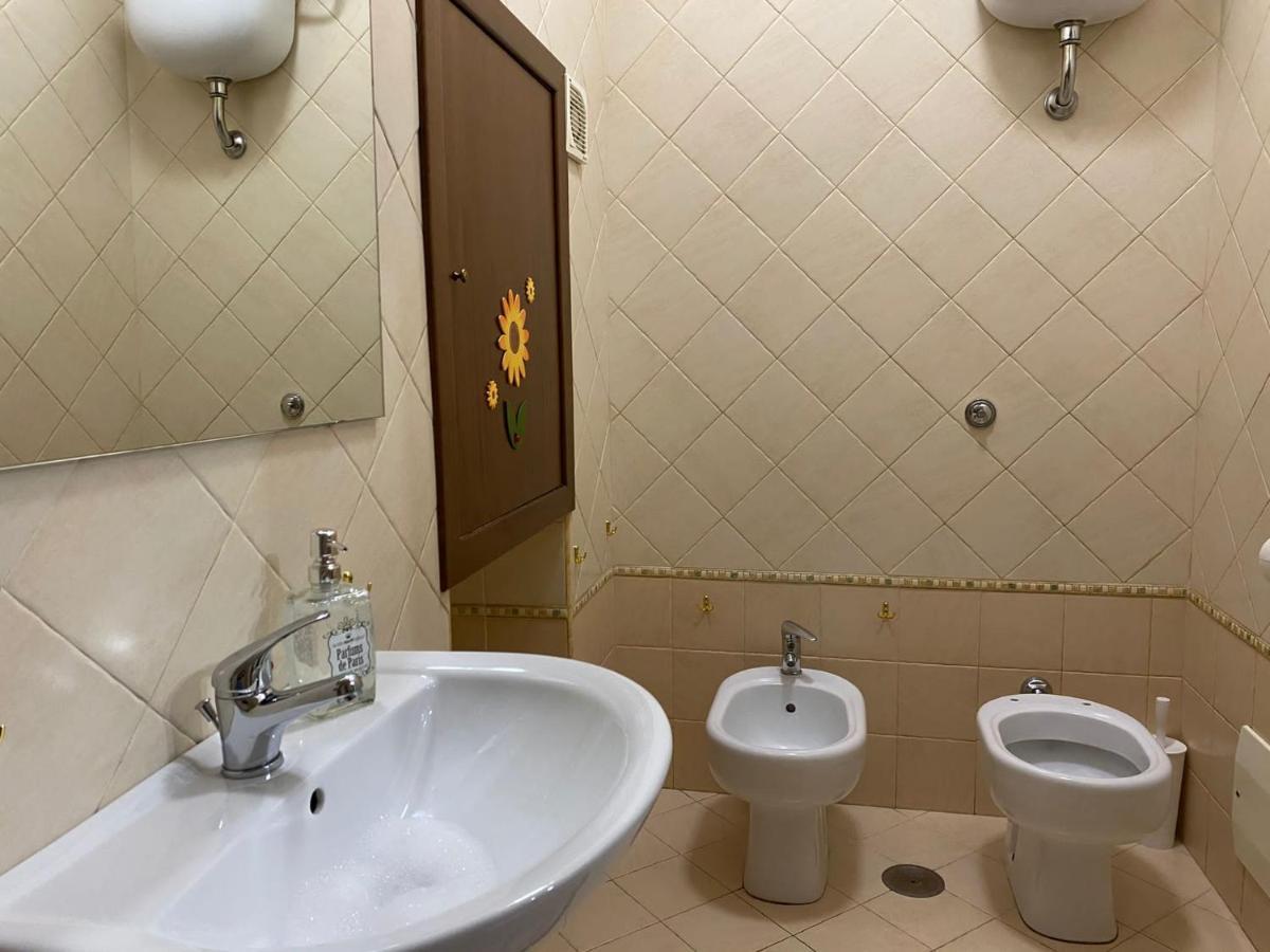 Home In Love: Vicoletto Dei Presepi Nápoles Exterior foto