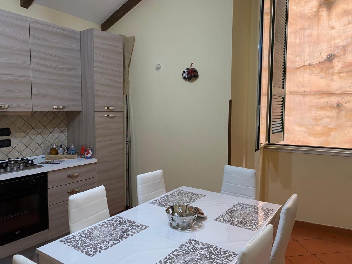 Home In Love: Vicoletto Dei Presepi Nápoles Exterior foto